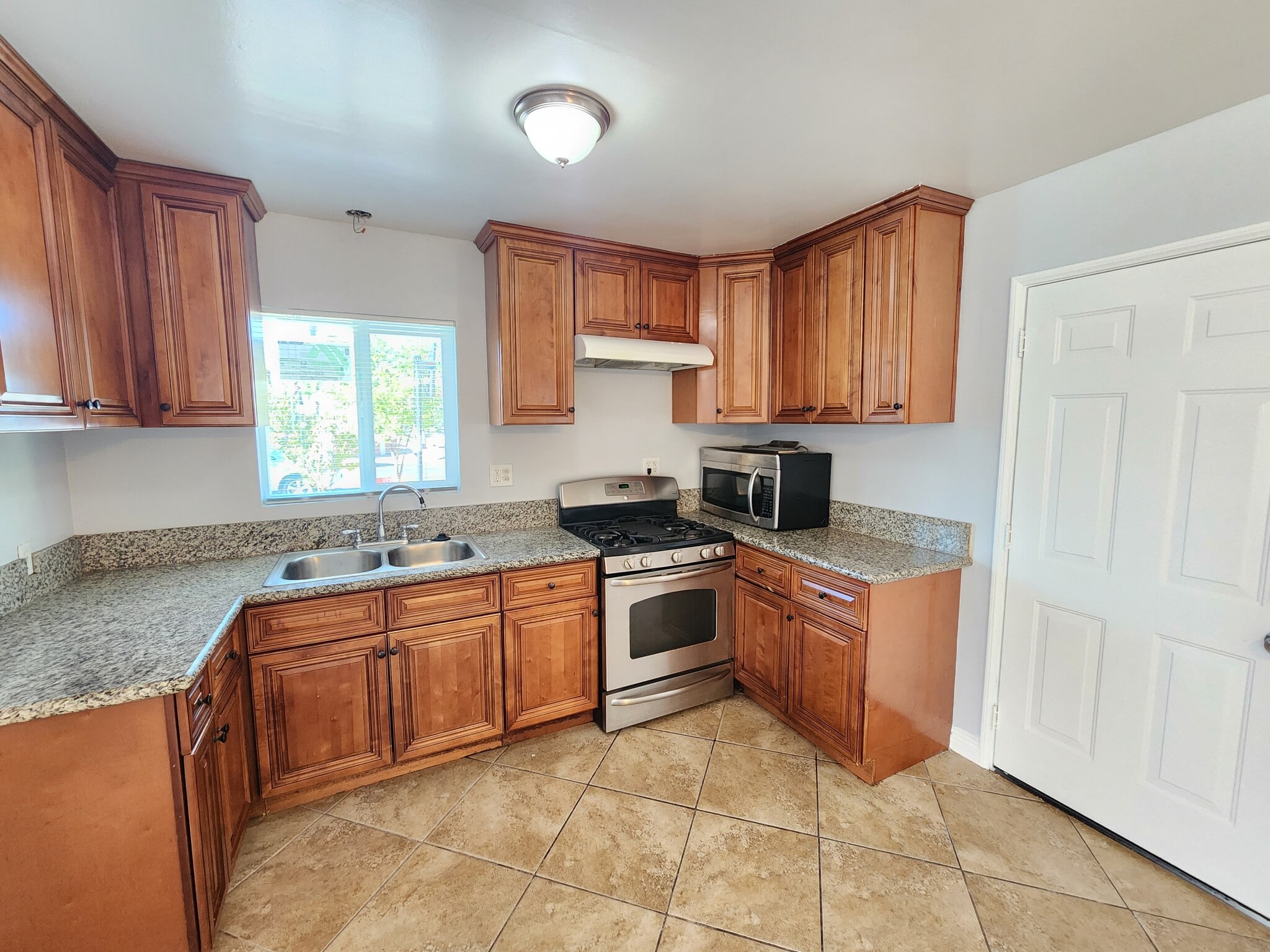 Building Photo - 7910 Nagle Ave