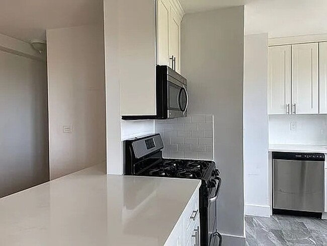 Building Photo - Charming 1BR Condo in Brooklyn