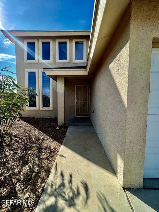 Building Photo - 12752 Tierra Salas Dr