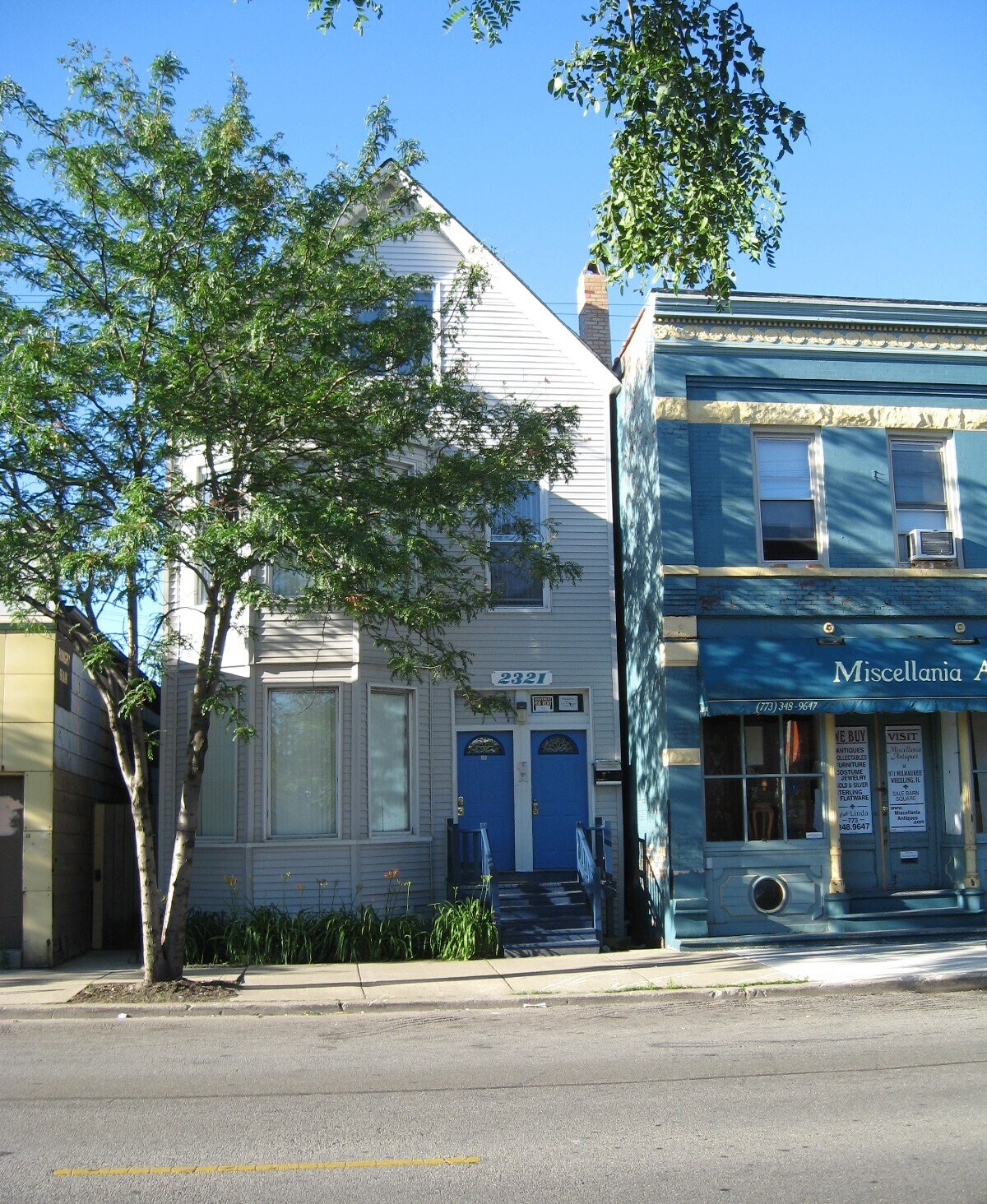 Building Photo - 2321 W Belmont Ave