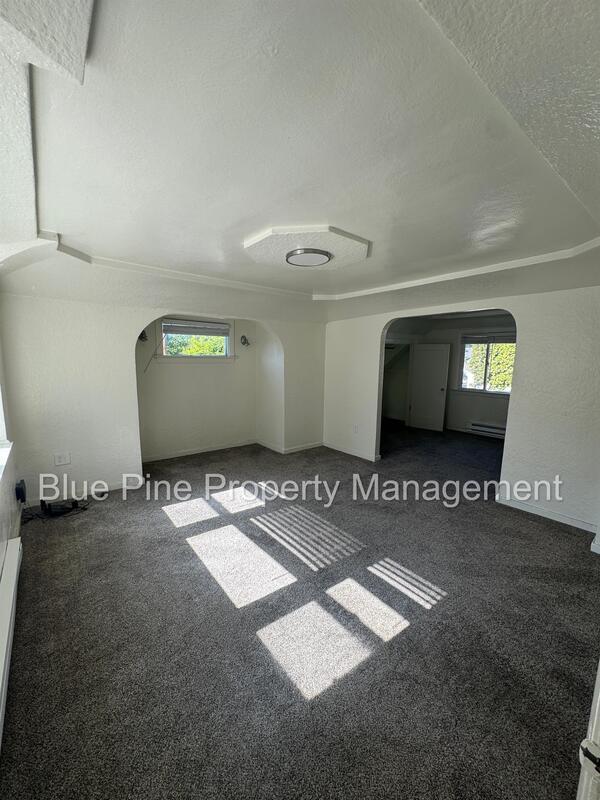 Building Photo - 112 4th St