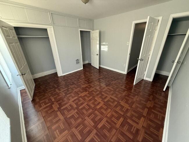 Building Photo - 1104 Baring St