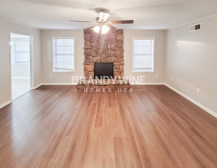 Building Photo - 6787 Spruce Hill Dr