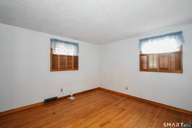 Building Photo - 60 Wildwood Rd