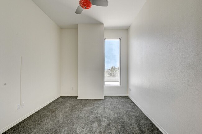 Building Photo - Highrise with view of Sphere