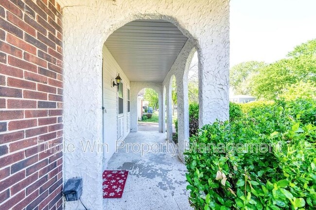 Building Photo - 2250 Spoonwood Dr