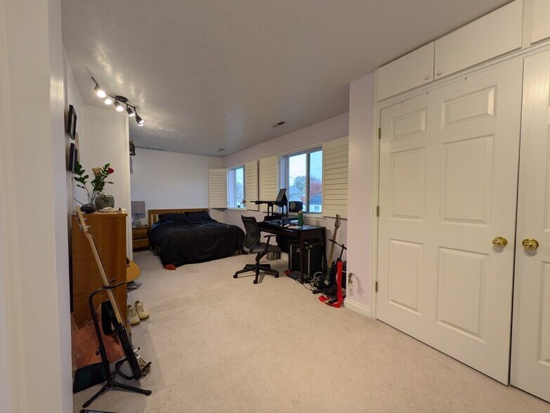 Building Photo - 3636 S 1300 E