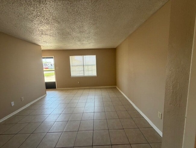 Building Photo - 3804 Charolais Dr