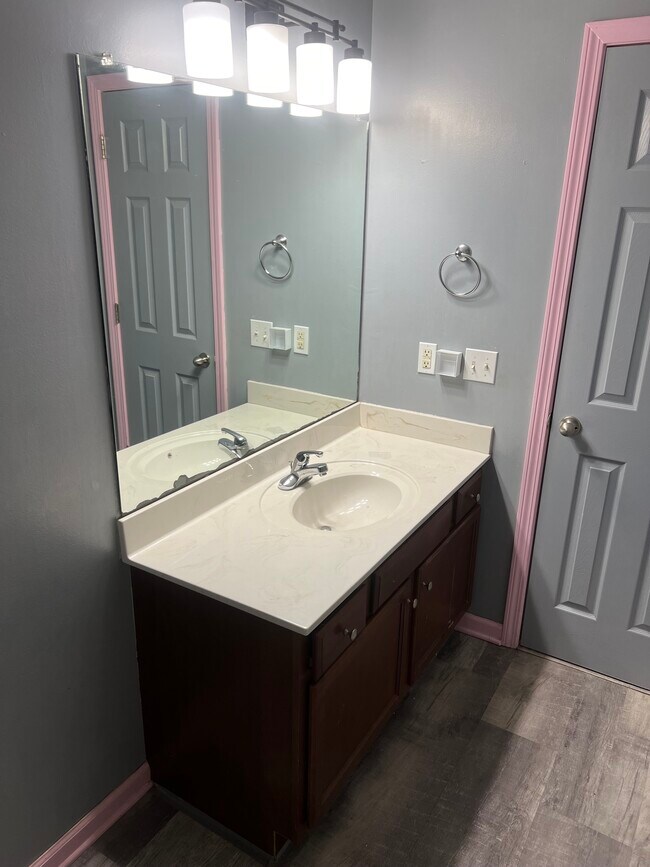 Building Photo - 1044 Cindy Jo Ct