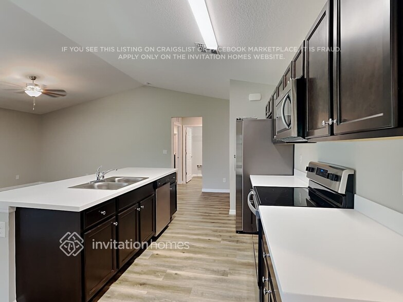 Building Photo - 241 NW 15th Pl