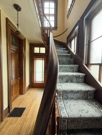 Building Photo - LARGE upstairs....2 Bedroom 1 Bath
