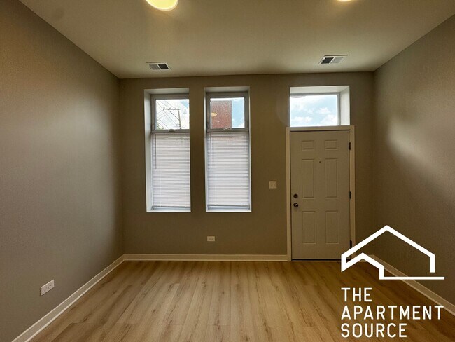 Building Photo - 4007 W School St