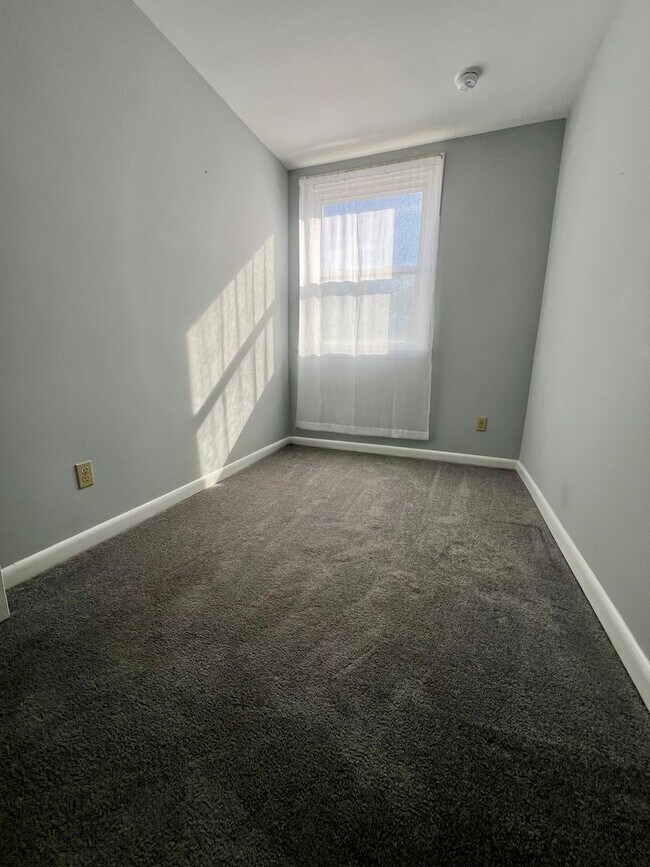 Building Photo - Gorgeous 3-Bedroom Townhome in Ambler! Available NOW! Last Month’s Rent WAIVED up front for quali...