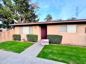 Building Photo - $1,595 Barstow & Minnewawa, 2 bedroom Condo - Clovis / Beautiful Landscaping