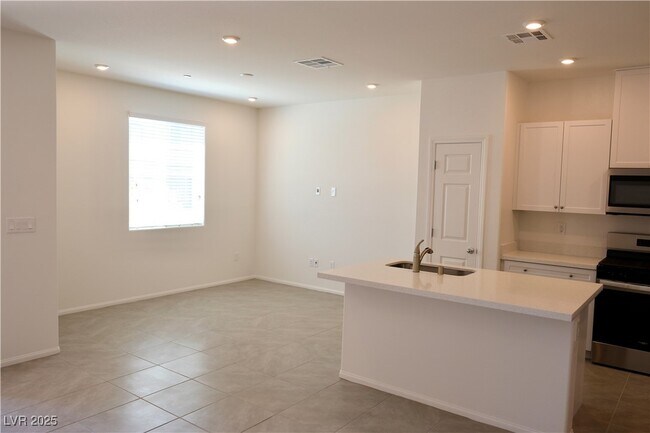 Building Photo - 1168 Heliodor Ave