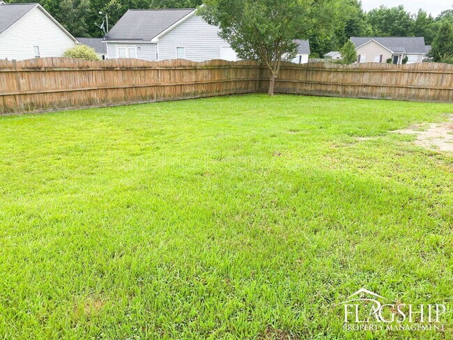 Building Photo - 3638 Highland Dr
