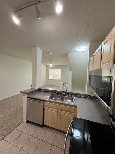 Building Photo - 1521 Legacy Club Dr