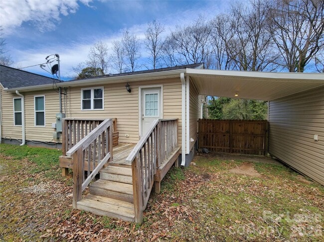 Building Photo - 1419 Oakshade Ave