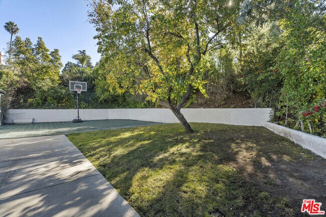Building Photo - 3217 Hutton Dr