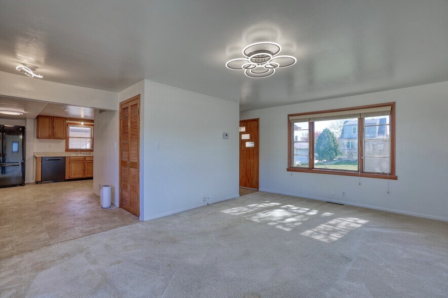 Building Photo - 4834 N 106th St
