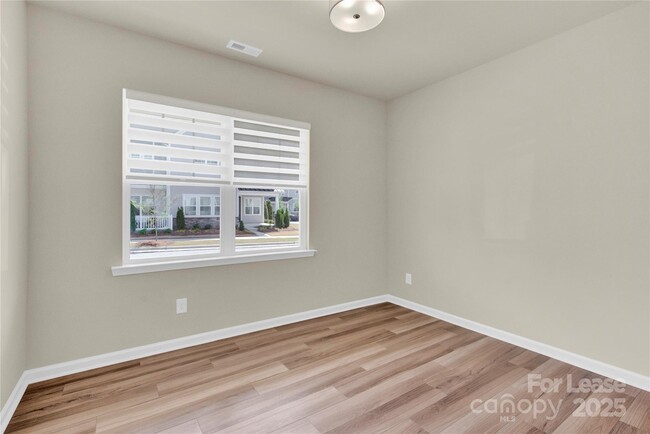Building Photo - 5850 Strathmore Ct