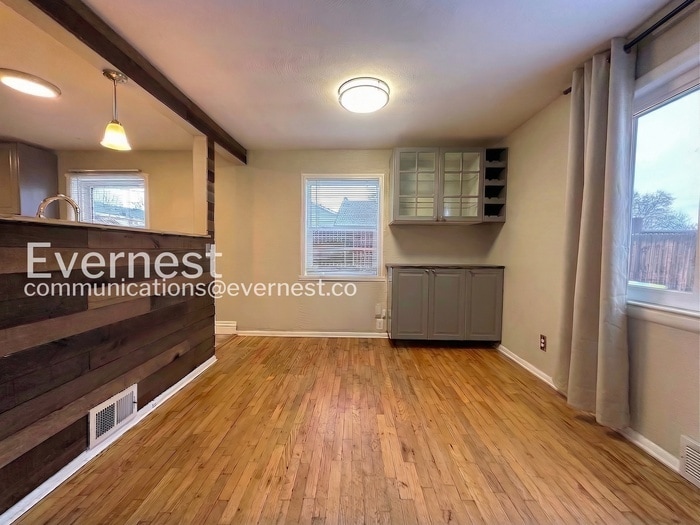 Building Photo - 1985 Ingalls St