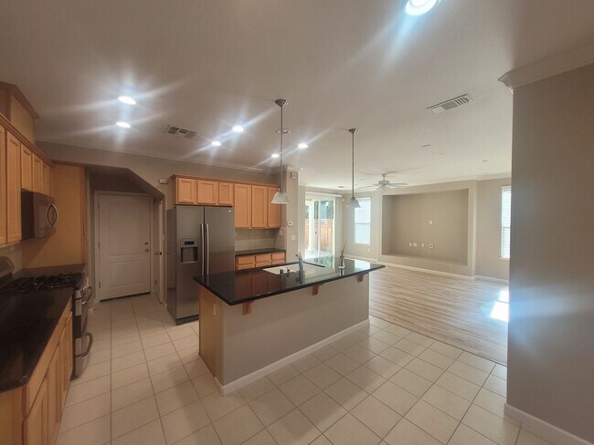 Building Photo - 5998 Camden Cir