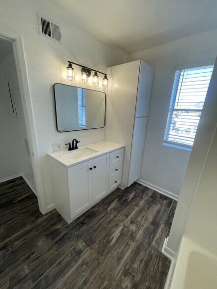 Guest bathroom - 8841 N 2nd Way