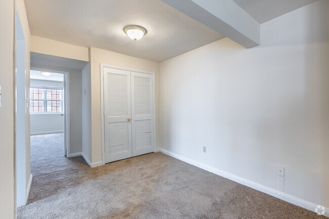 2BR, 1BA - 844SF - Villages of East River