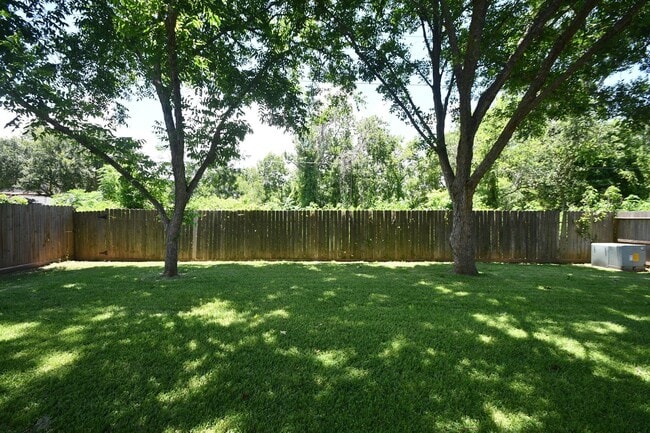 Building Photo - 2303 Old Dixie Dr