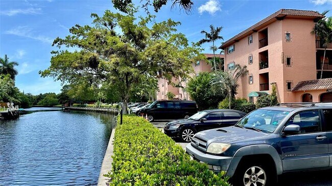 Building Photo - 670 Tennis Club Dr