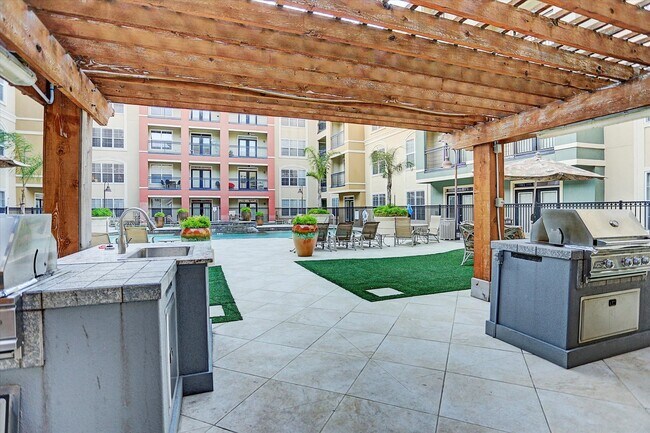 Building Photo - 1711 Old Spanish Trl