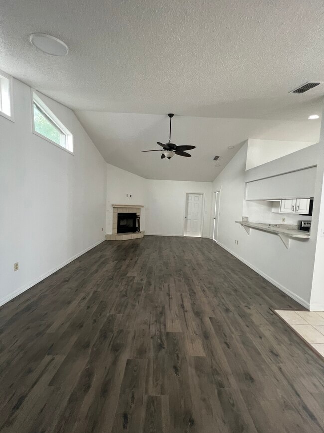 Building Photo - 667 Lake Dexter Cir