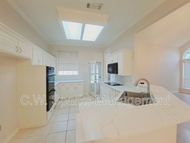 Building Photo - 902 Sunpoint Cir