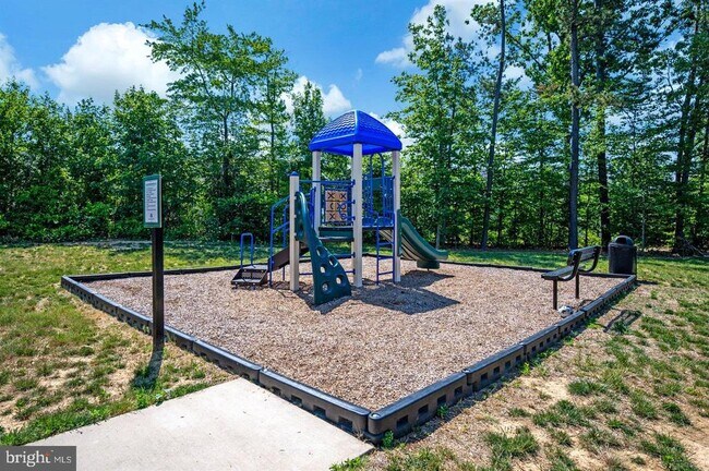 Building Photo - 402 Honeyberry Ln