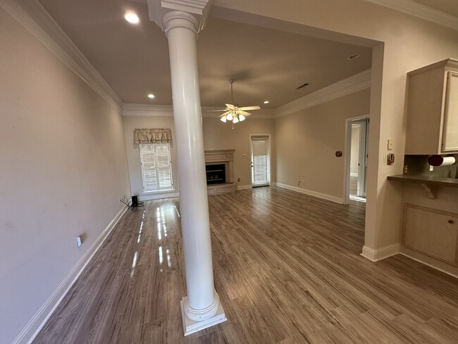 Building Photo - 9514 Rose Hollow Ln