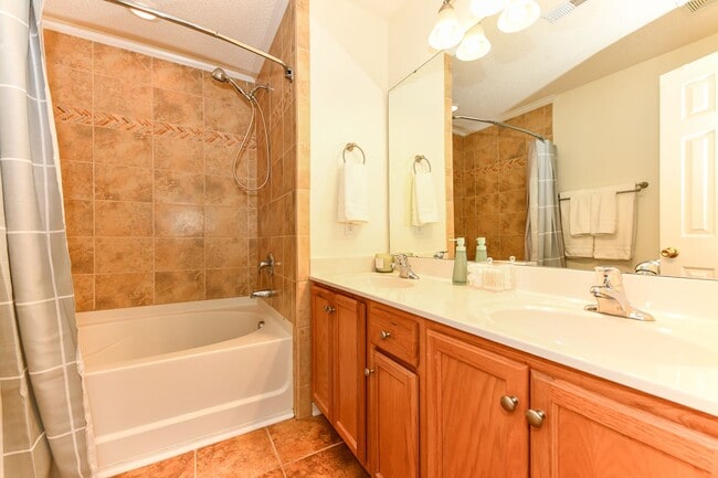 Building Photo - Updated 3 Bedroom Townhome in McAlister's Place