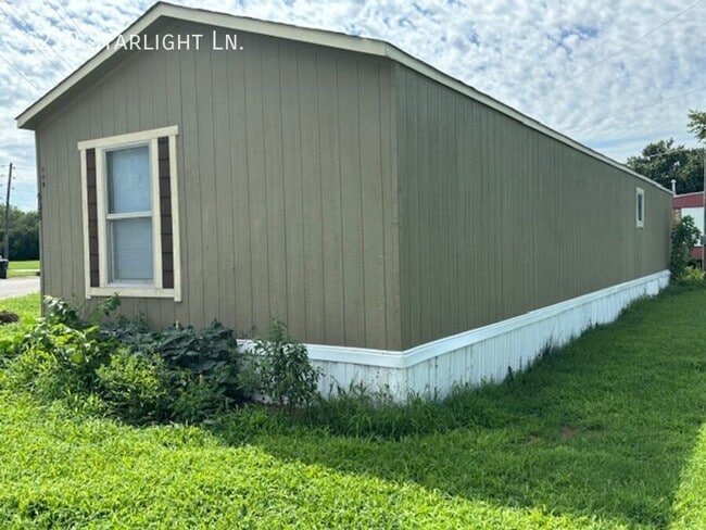 Building Photo - 1210 NW Starlight Cir