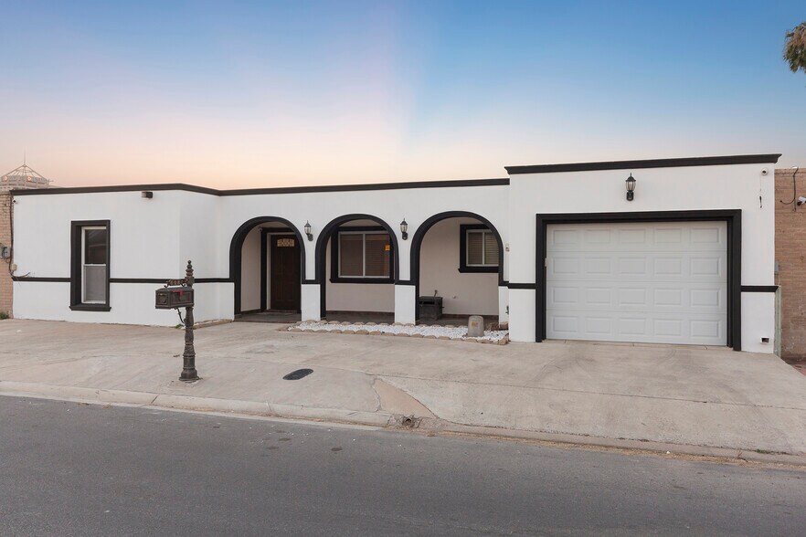 Building Photo - 608 W Jonquil Ave