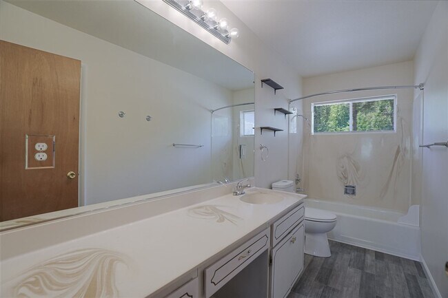Building Photo - 3 Bedroom, 2 Bath Home with Garage For Rent in Prescott!