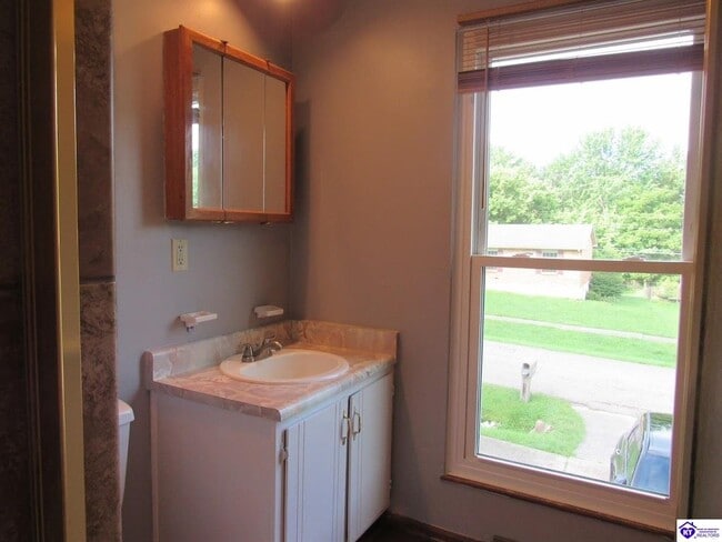Building Photo - 696 Cottonwood Dr