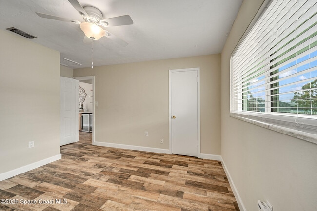 Building Photo - 458 Sandpiper Dr