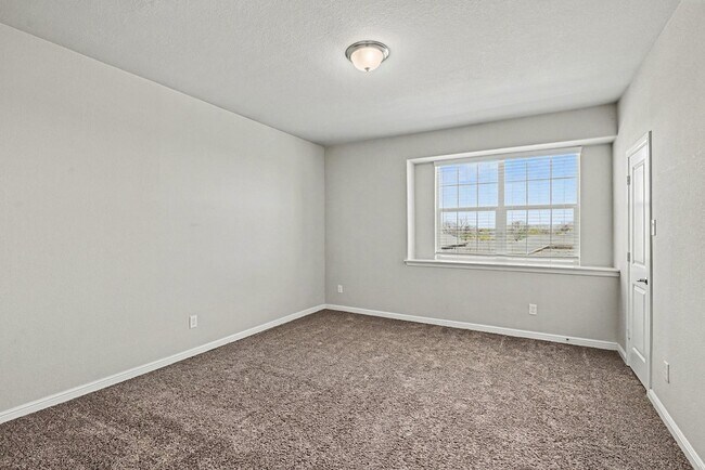 Building Photo - 613 Dunster Ln