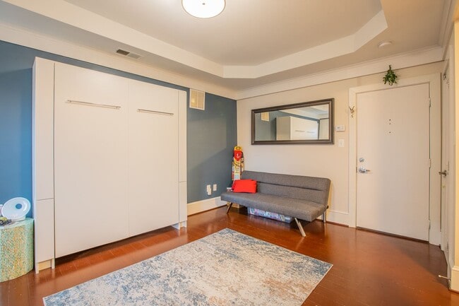 Building Photo - Lovely Studio Condo Unit in Columbia Heights!