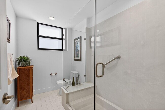 Building Photo - 3940 Back Bay Dr