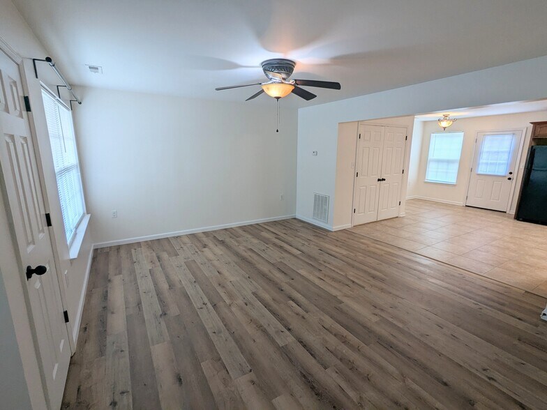 Living room - 2237 Spring Meadow Ln SE