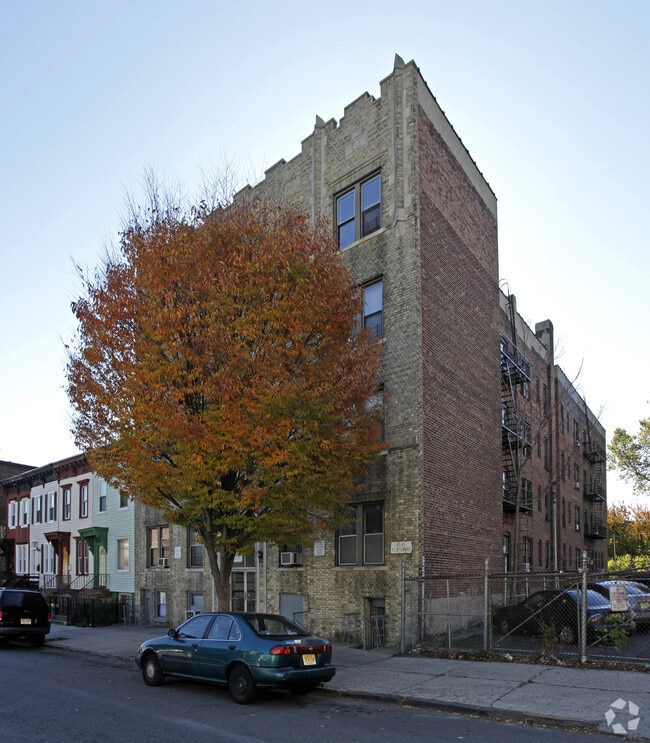 Building Photo - 305 Fairmount Ave