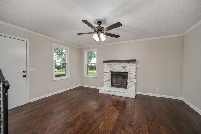 Building Photo - 2212 Cabin Hill Rd