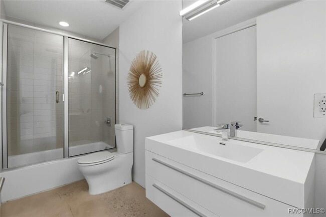 Building Photo - 302 SE Broadway St