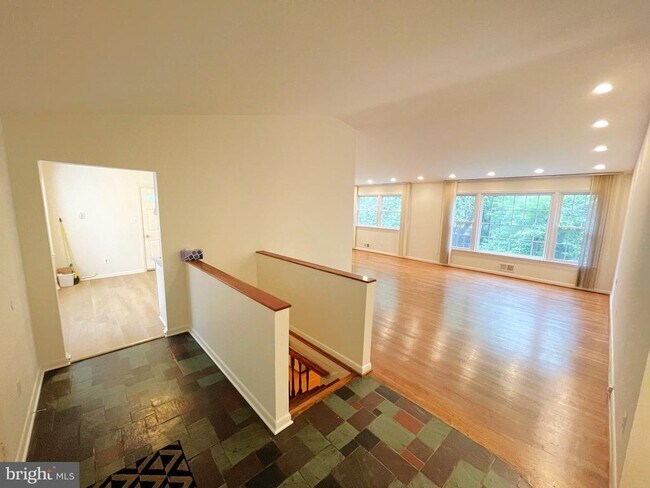 Building Photo - 8410 Buckhannon Dr